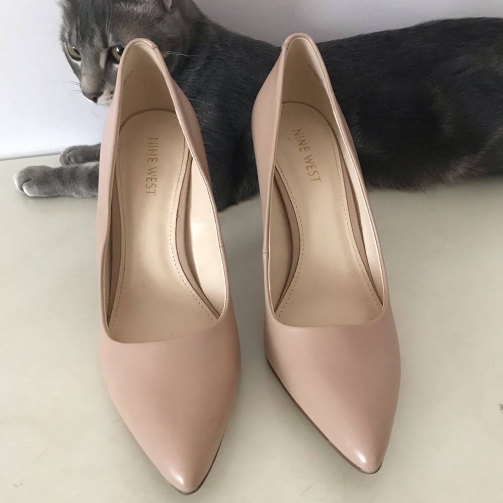 Nine West Nude leather Pumps size 7